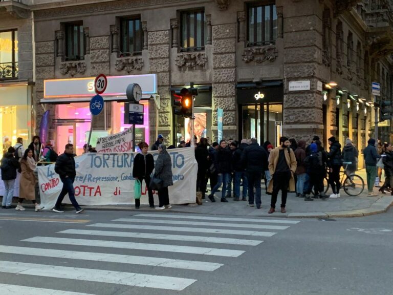 Cospito, presidio anarchico davanti a sede Fdi di Milano