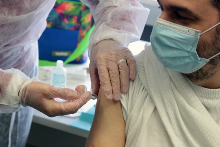 Covid, 26.684 nuovi positivi e 228 deceduti in una settimana