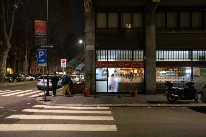 Viale Brianza 27, dove e avvenuta oggi una aggressione a scopo di rapina con il coltello