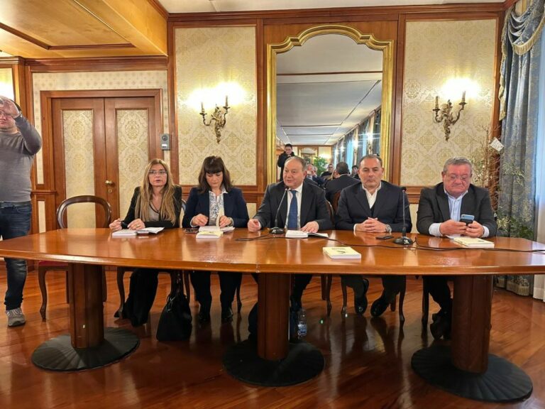 Campania, presentato il libro di Fiore Marro “Uomini del Sud”