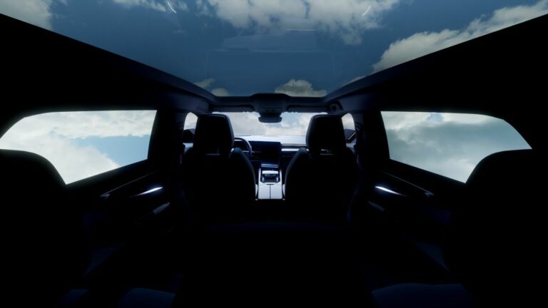 Renault svela il grande tetto panoramico della nuova Espace