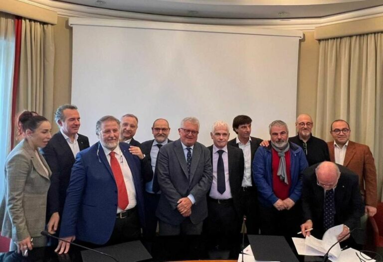 Liguria, firmato il nuovo patto per il lavoro nel turismo per il 2023