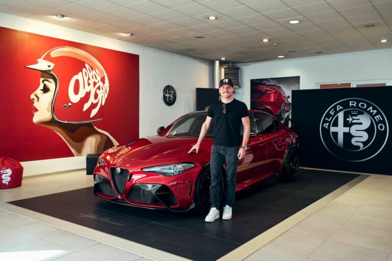 Valtteri Bottas entra nella “Tribe” Alfa Romeo con la sua Giulia GTam
