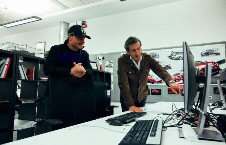 Valtteri Bottas al lavoro con il centro stile Alfa Romeo