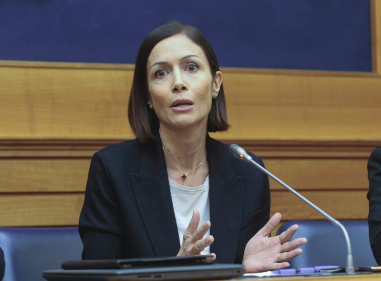 Carfagna “Pronta a votare con la Meloni sulla maternità surrogata”