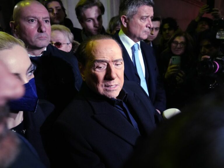 Berlusconi dimesso dall’ospedale San Raffaele