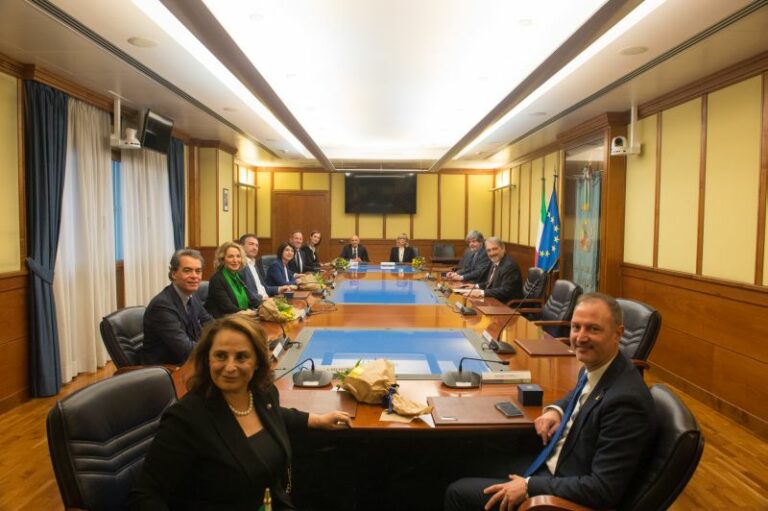 Rocca presenta la giunta del Lazio, 5 donne e 5 uomini “Sarà la presidenza del fare”