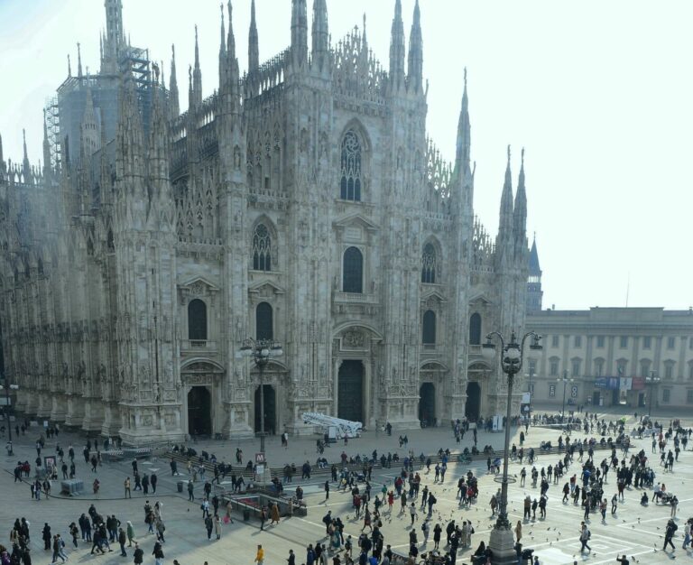 Milano abbraccia i familiari delle vittime innocenti delle mafie