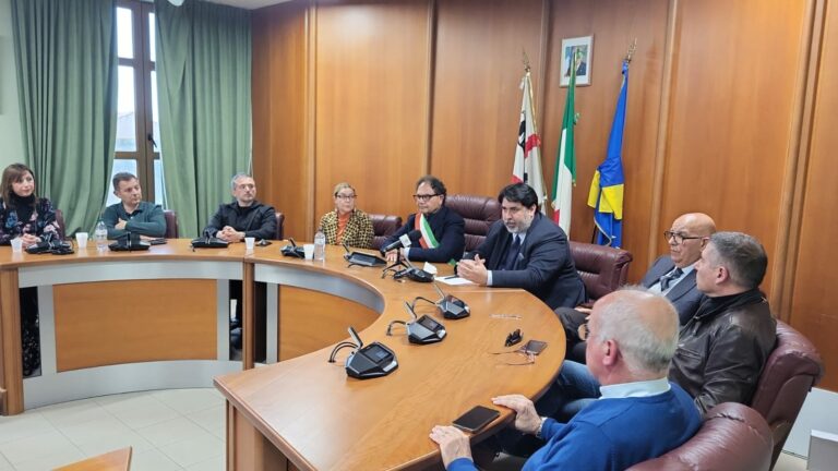 Portovesme, Solinas incontra sindaco San Gavino e lavoratori