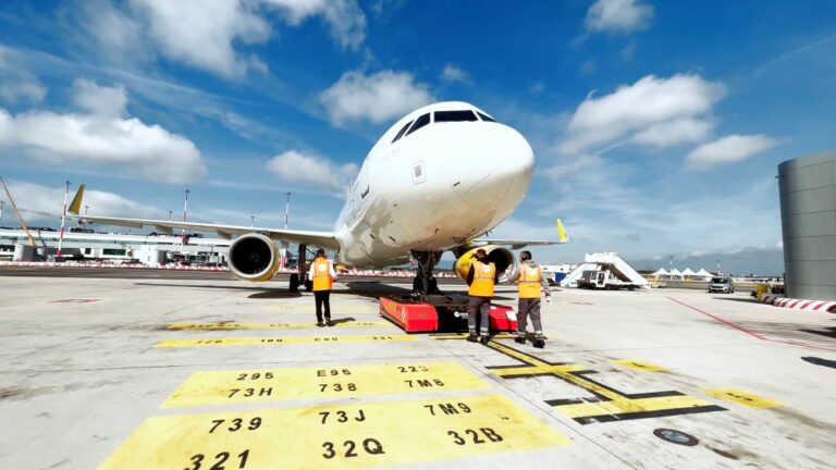 Fiumicino, pushback elettrico Mototok sperimentato con Vueling