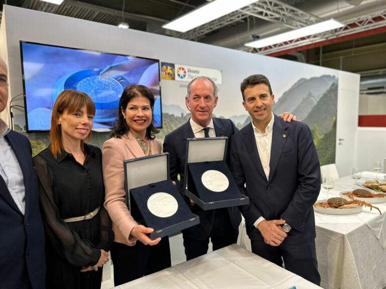 Presentata a Vinitaly la moneta dedicata a Prosecco e Granseola