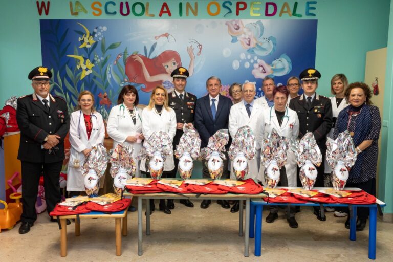 I Carabinieri donano uova di Pasqua ai piccoli degenti del Garibaldi-Nesima di Catania
