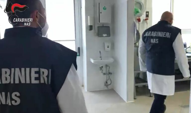 Escrementi e blatte nelle mense ospedaliere, i Nas chiudono 7 cucine