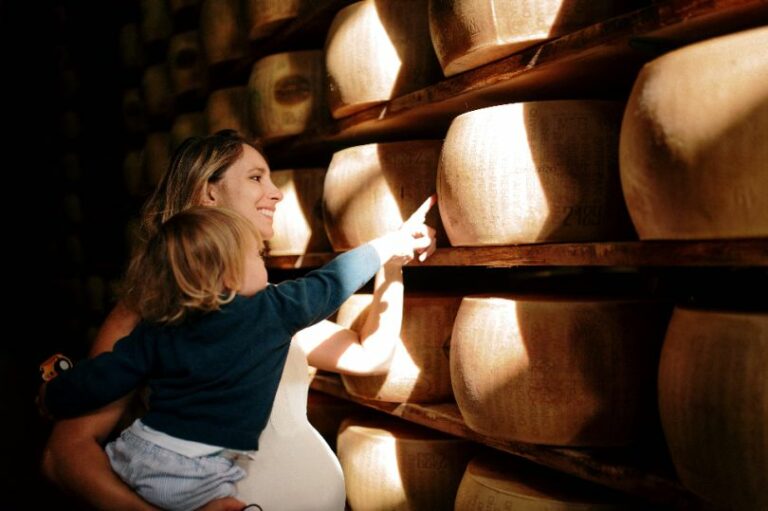 Con Caseifici Aperti alla scoperta dei segreti del Parmigiano Reggiano