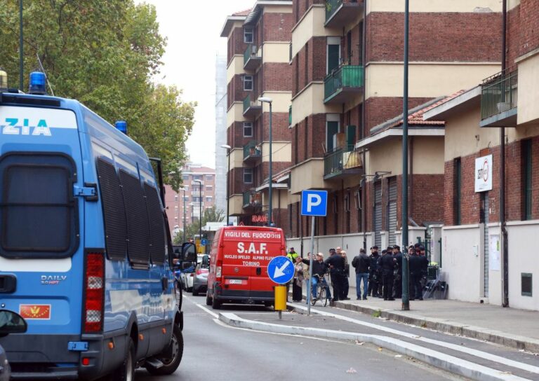 Torino, sgomberata caserma occupata