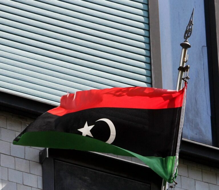 Irlanda invierà nave militare per combattere traffico di armi in Libia