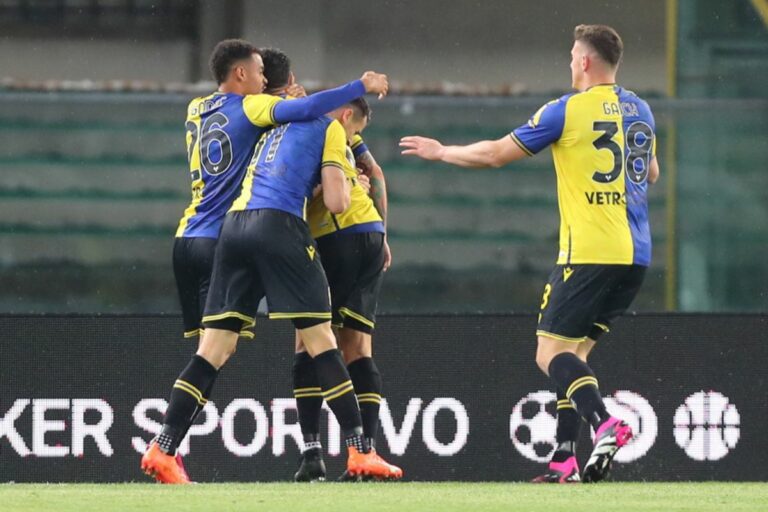 Il Verona ribalta il Sassuolo, resta in corsa per la salvezza