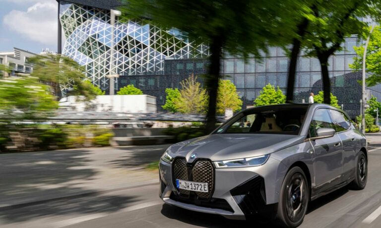 Vendite veicoli elettrici Gruppo Bmw più che raddoppiate