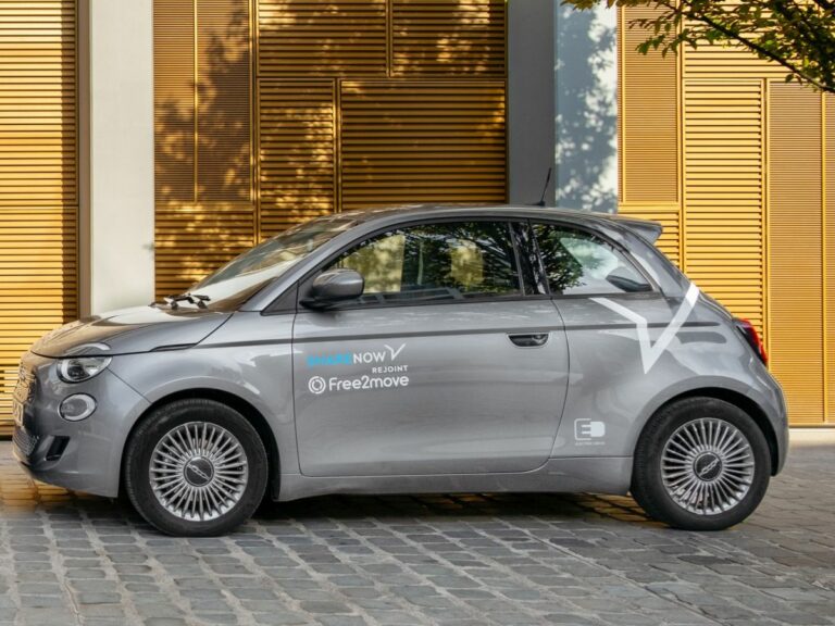 Nuova Fiat 500 nel car sharing di Free2move a Parigi