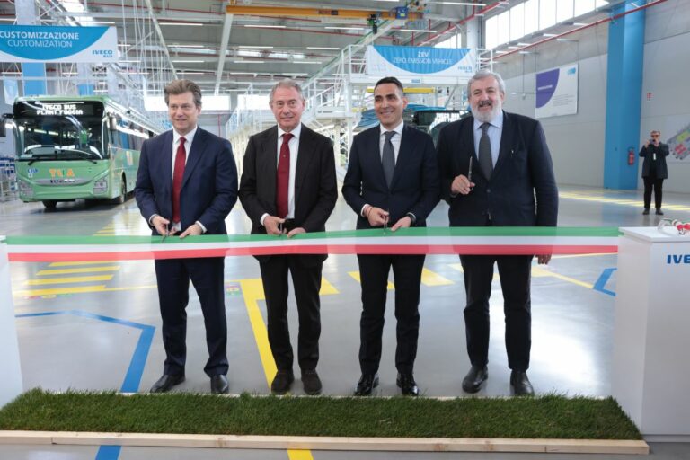 Iveco torna a produrre bus in Italia nel nuovo stabilimento di Foggia