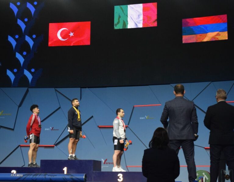 Europei pesi, Reyes oro e Miserendino argento