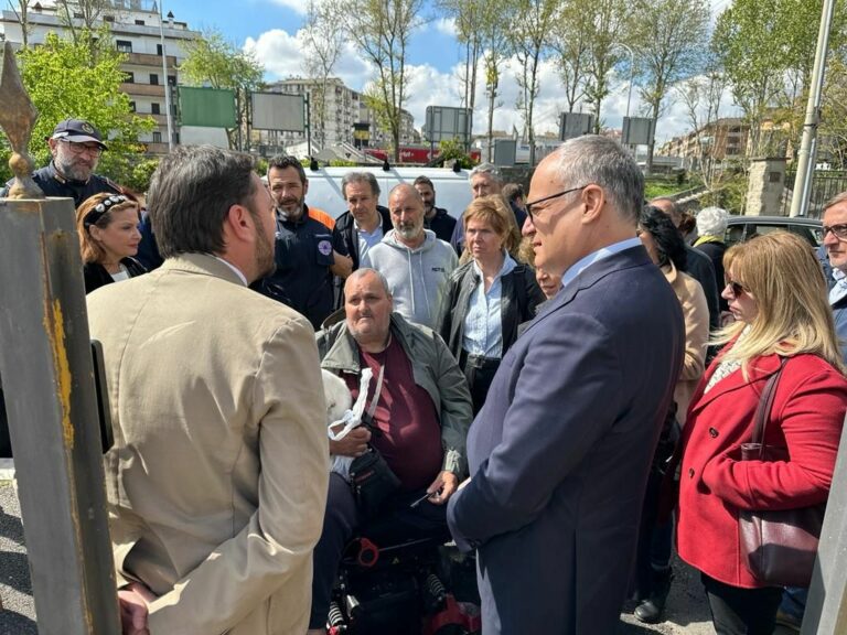 Roma, sopralluogo del sindaco Gualtieri a Prati Fiscali dopo l’allagamento di sabato