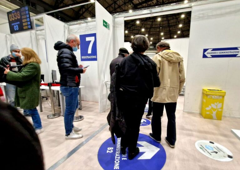 Covid, in aumento incidenza settimanale e ricoveri