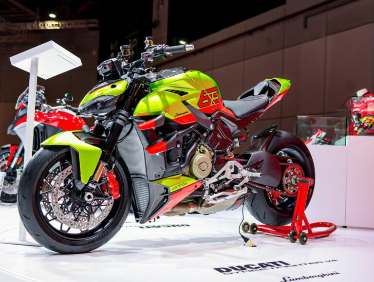 Debutta a Shanghai la Ducati Streetfighter V4 Lamborghini