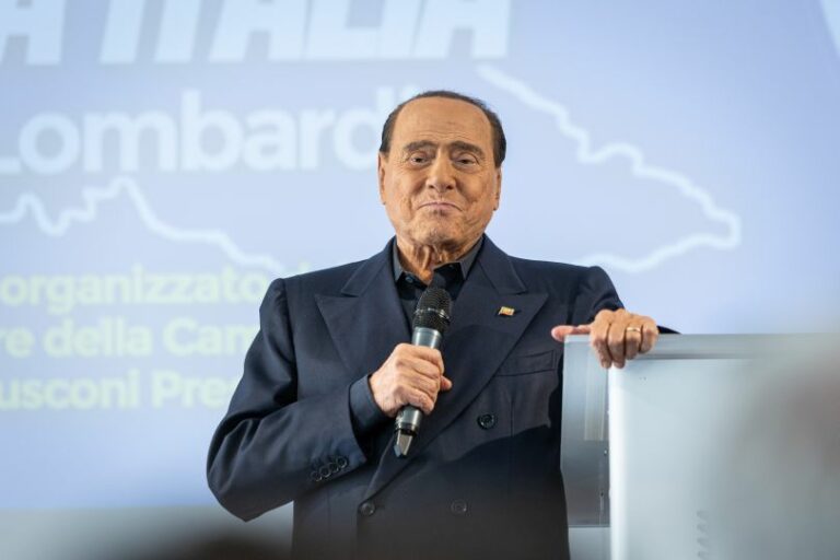 Per Berlusconi notte tranquilla, condizioni stabili