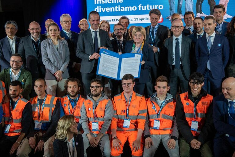 Distretto Italia, aperte candidature. 10.000 posti lavoro da coprire