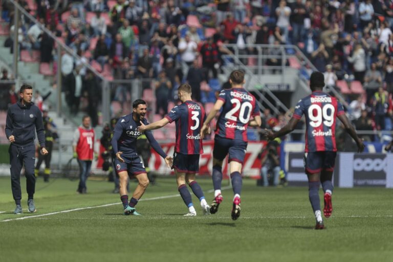 Bologna travolgente, 3-0 e sorpasso all’Udinese