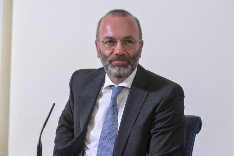 Immigrazione, Weber “Gli altri Paesi Ue aiutino l’Italia”