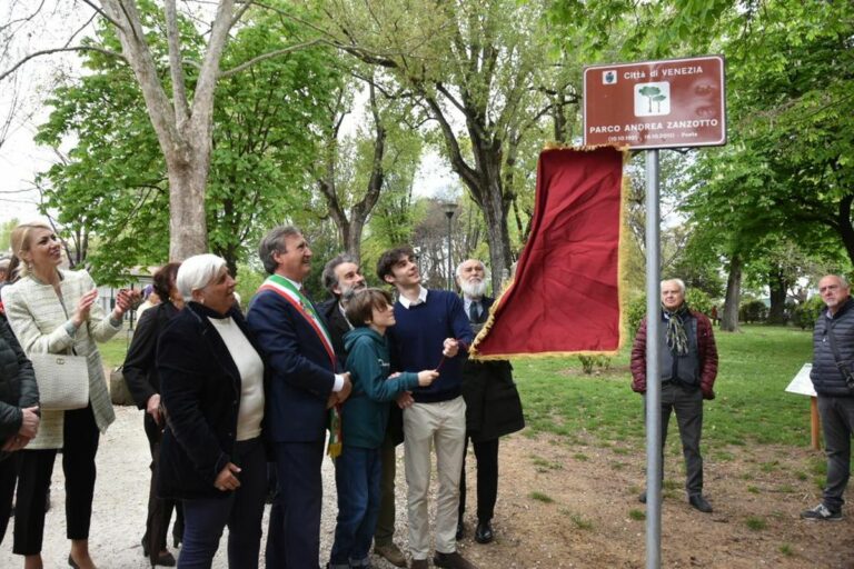 Parco adiacente a Villa Querini intitolato al poeta Andrea Zanzotto