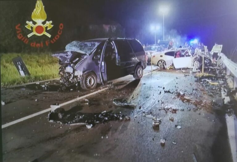 Scontro tra due auto nell’Astigiano, 4 morti