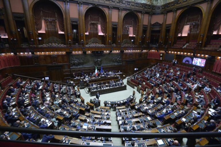 Dl migranti, il governo pone la fiducia alla Camera