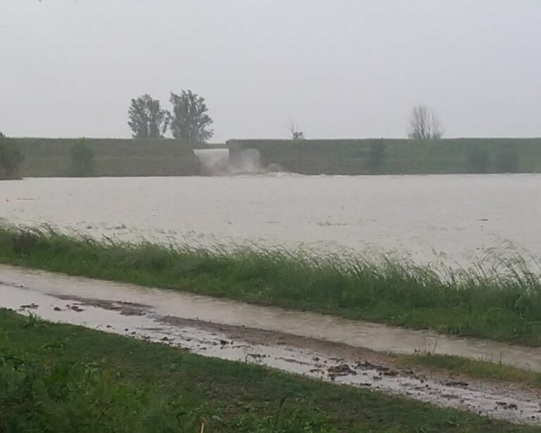 Emergenza maltempo con frane, strade chiuse e case isolate