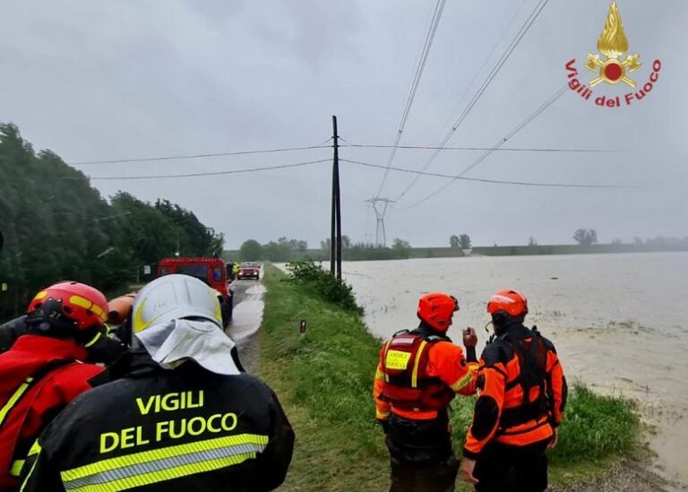 Al lavoro 300 Vigili del fuoco per il maltempo in Emilia Romagna, mille interventi