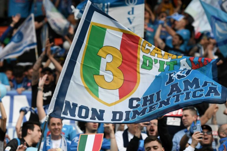 Notte di festa a Napoli ma c’è anche un morto