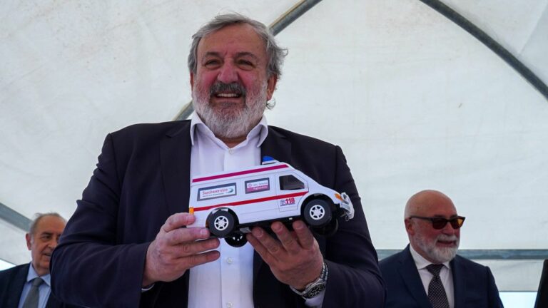 Puglia, Emiliano a Taranto “Internalizzazione del servizio 118”