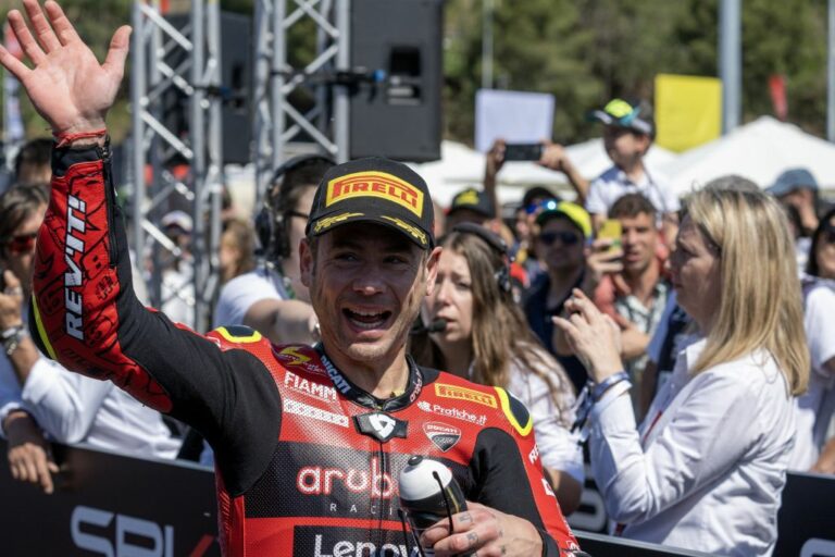 Superbike, Bautista fa il pieno in Catalunya e vince anche gara 2