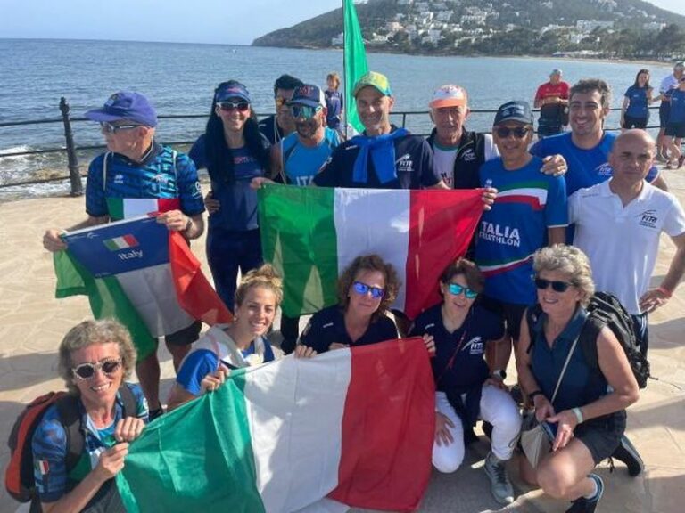 Per l’Italia 34 medaglie ai Mondiali Multisport di triathlon