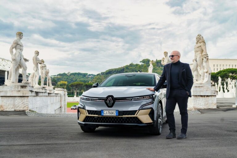 Renault lancia “re-w@rd” per i clienti di Megane E-Tech Electric