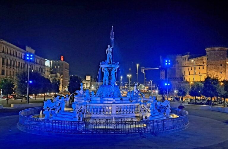 In blu la Fontana del Nettuno a Napoli per la giornata della Sclerosi tuberosa