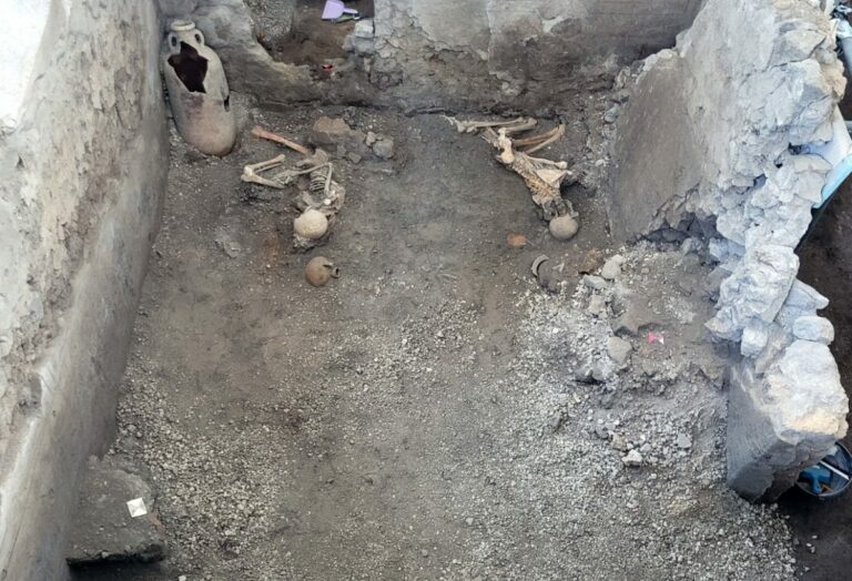 Pompei, emergono nuove vittime dallo scavo dei Casti Amanti