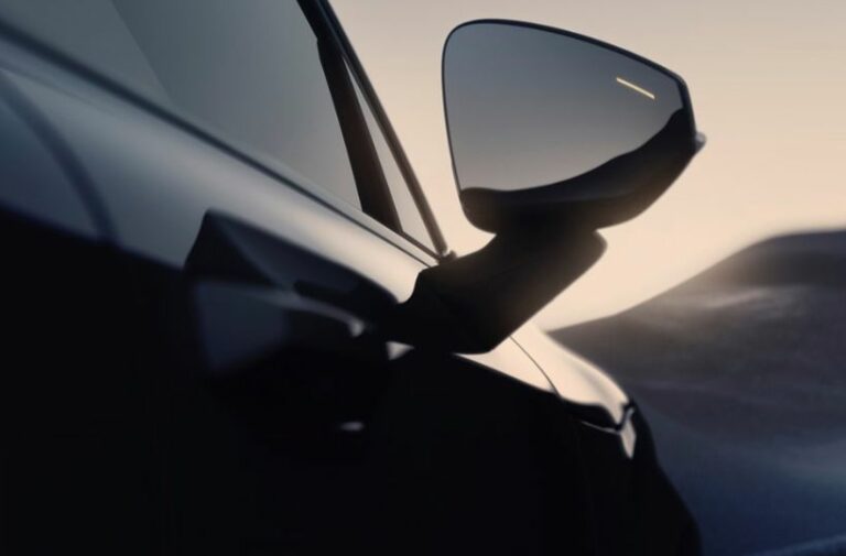 Volvo EX30 innalza il livello standard di sicurezza in città