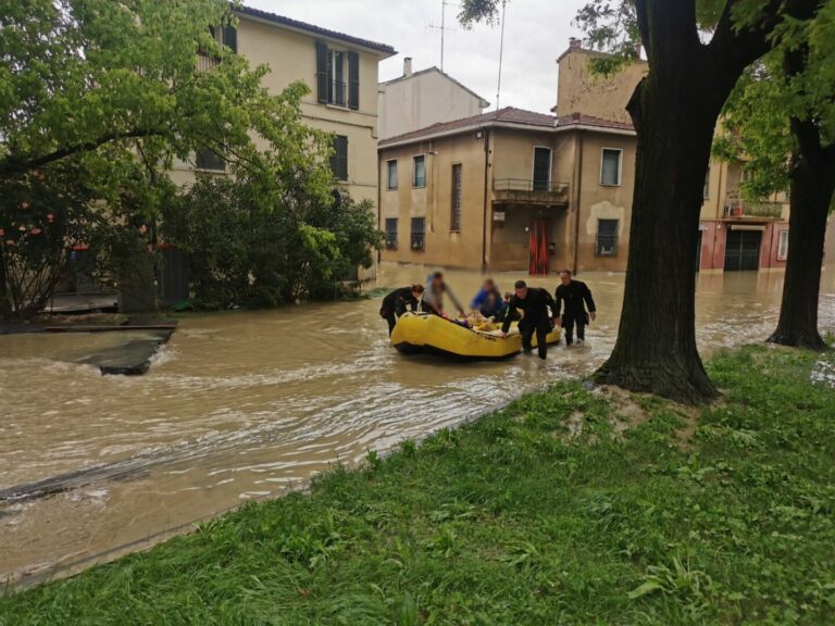 Maltempo, 9 morti e 10 mila sfollati in Emilia Romagna