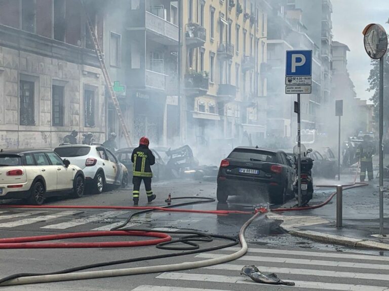 Milano, incendi di via Vasari e via Luxemburg. Dal comune aiuti