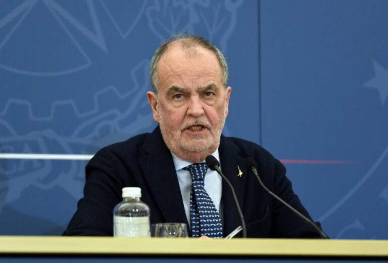 Calderoli “Serve piano strategico ad hoc per l’isola”