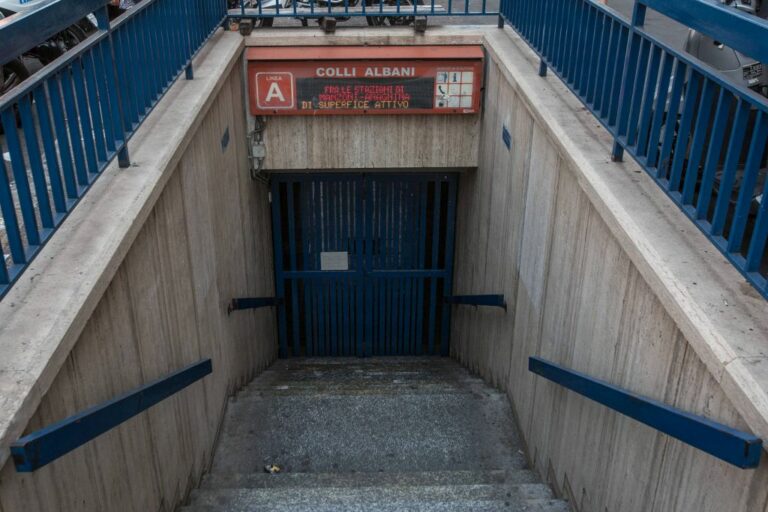 Metro A Roma, obiettivo riapertura per le vacanze di Natale
