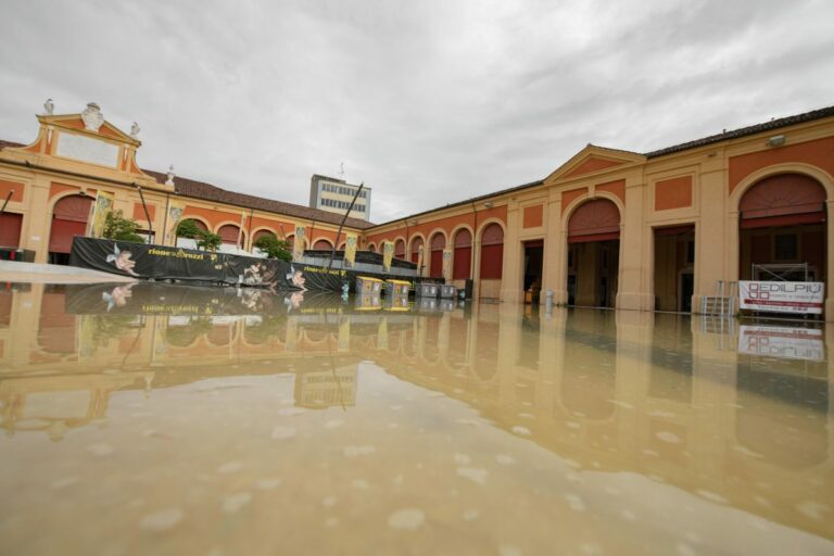 Alluvione Emilia Romagna, l’Arera sospende le bollette